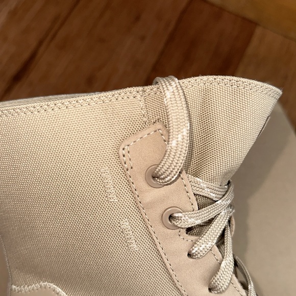 UGG Women’s The UGG Lug Lace-Up Platform Boots in SAND 5 - Picture 12 of 12